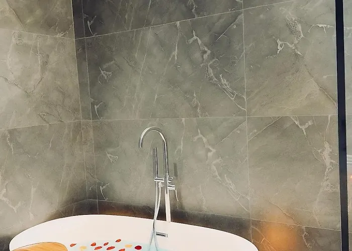 Luxe Aura * Tirana